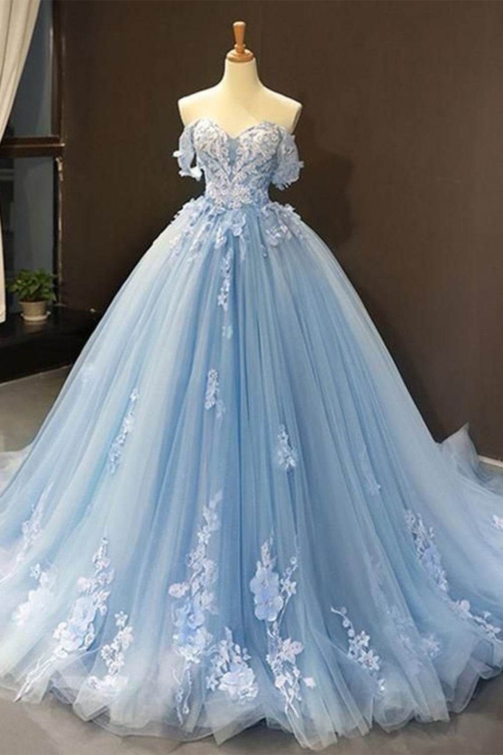 Robe de bal légère à épaules dénudées