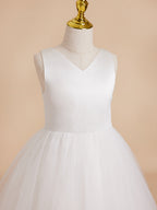 Vestido clásico blanco de corte A sin mangas para niña de las flores, de satén y tul 