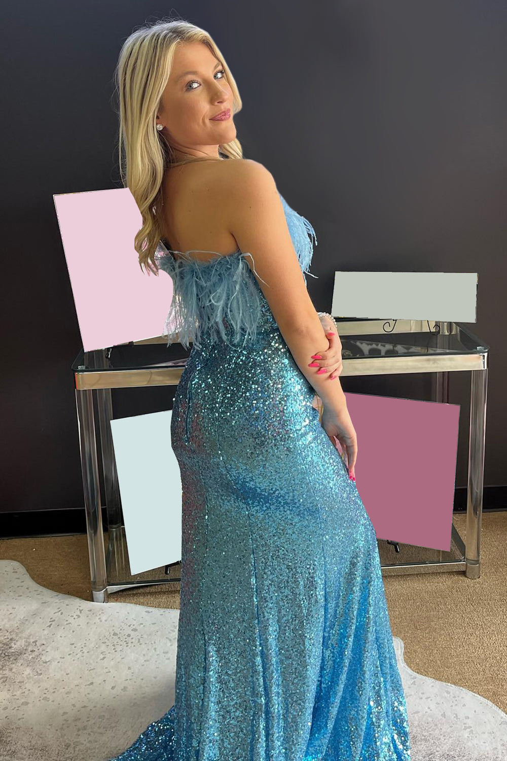 Robe de bal longue sirène sans bretelles à sequins bleu clair et plumes