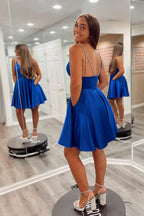 Vestido corto de tirantes finos estilo línea A para baile de bienvenida