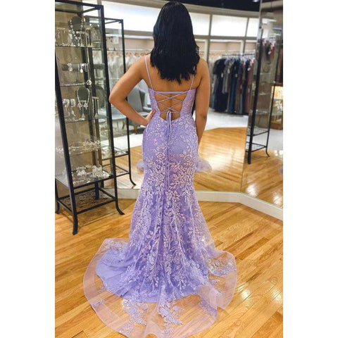 Robe de bal longue en tulle et dentelle à bretelles spaghetti et perles appliquées