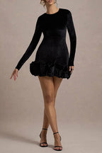 Robe mini en velours violet à col rond, manches longues et ourlet bouffant froncé 
