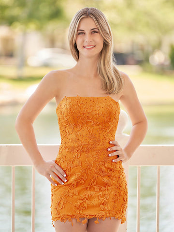 Robe de bal rose moulante courte en dentelle avec appliques