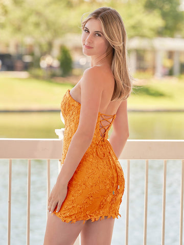 Robe de bal rose moulante courte en dentelle avec appliques