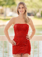 Robe de bal rose moulante courte en dentelle avec appliques