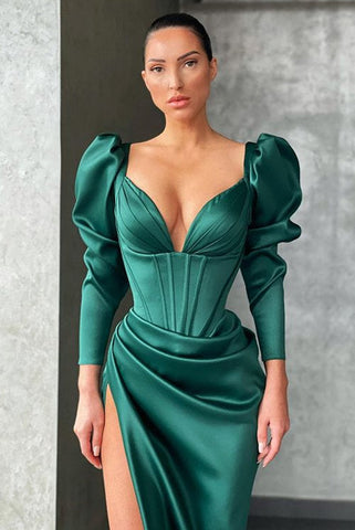Robe de bal sirène vert foncé fendue jusqu'à la cuisse, manches bouffantes