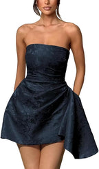 Vestido corto de fiesta de bienvenida, sin tirantes, corte en A, de satén jacquard, asimétrico, con cordones.