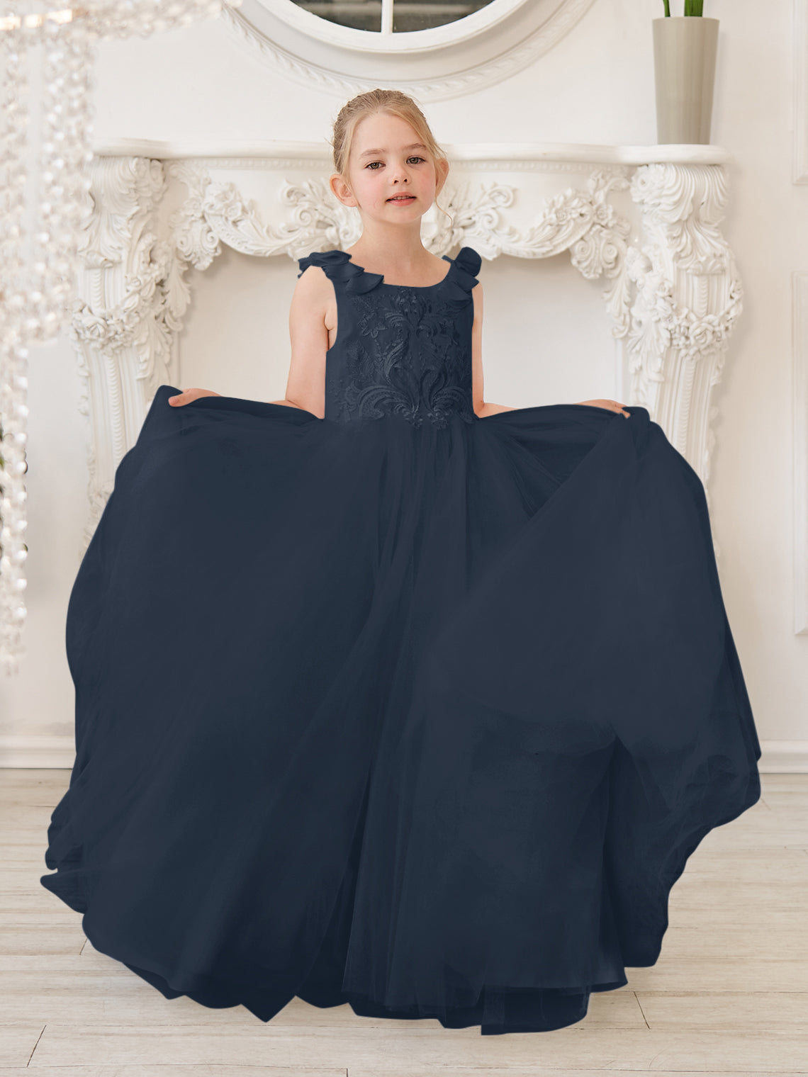 Elegante vestido blanco de tul para niña de las flores con cola corta 