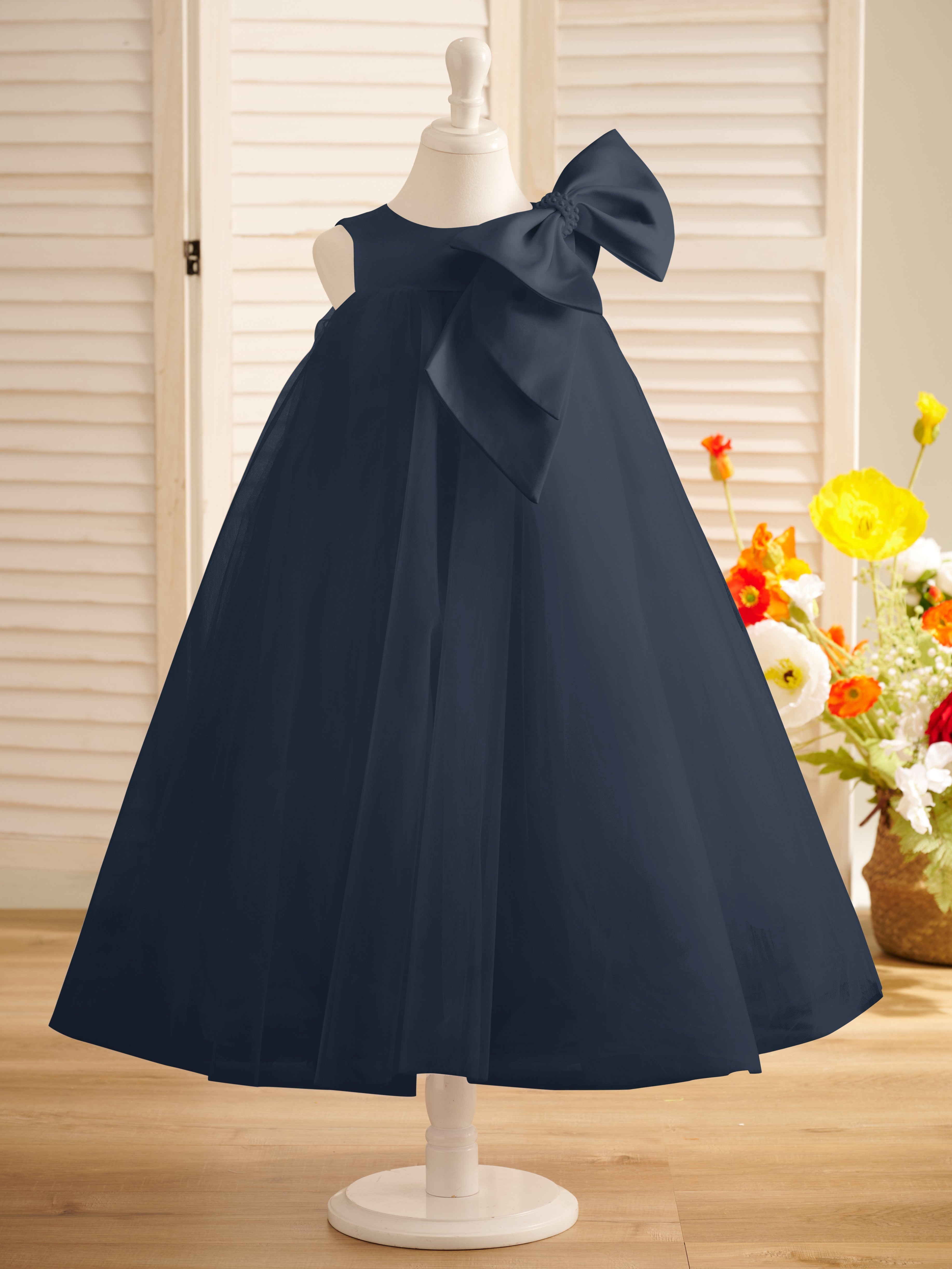 Vestido de niña pequeña de las flores, corte en A, con gran lazo y tul, hasta la rodilla. 