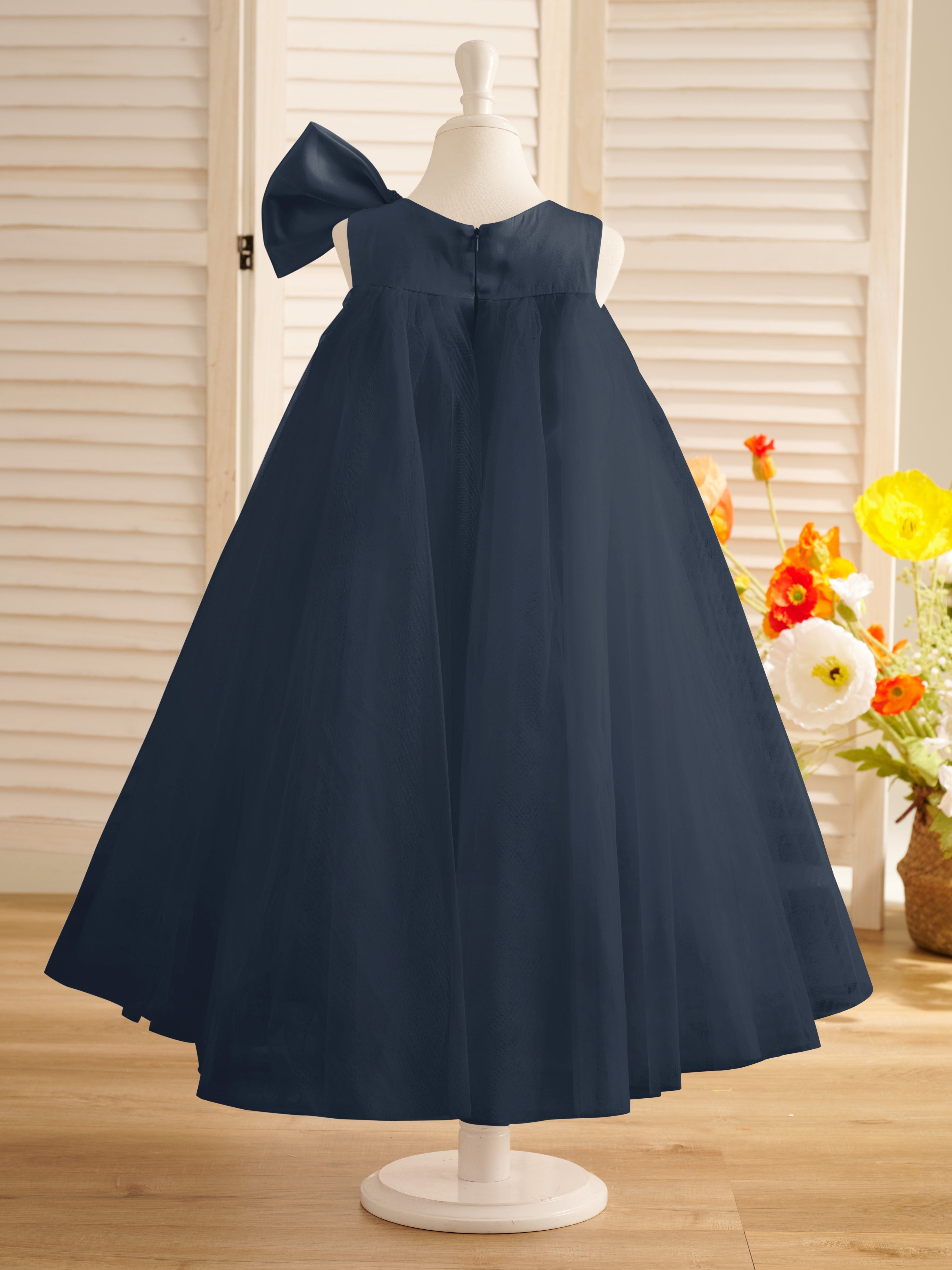 Vestido de niña pequeña de las flores, corte en A, con gran lazo y tul, hasta la rodilla. 