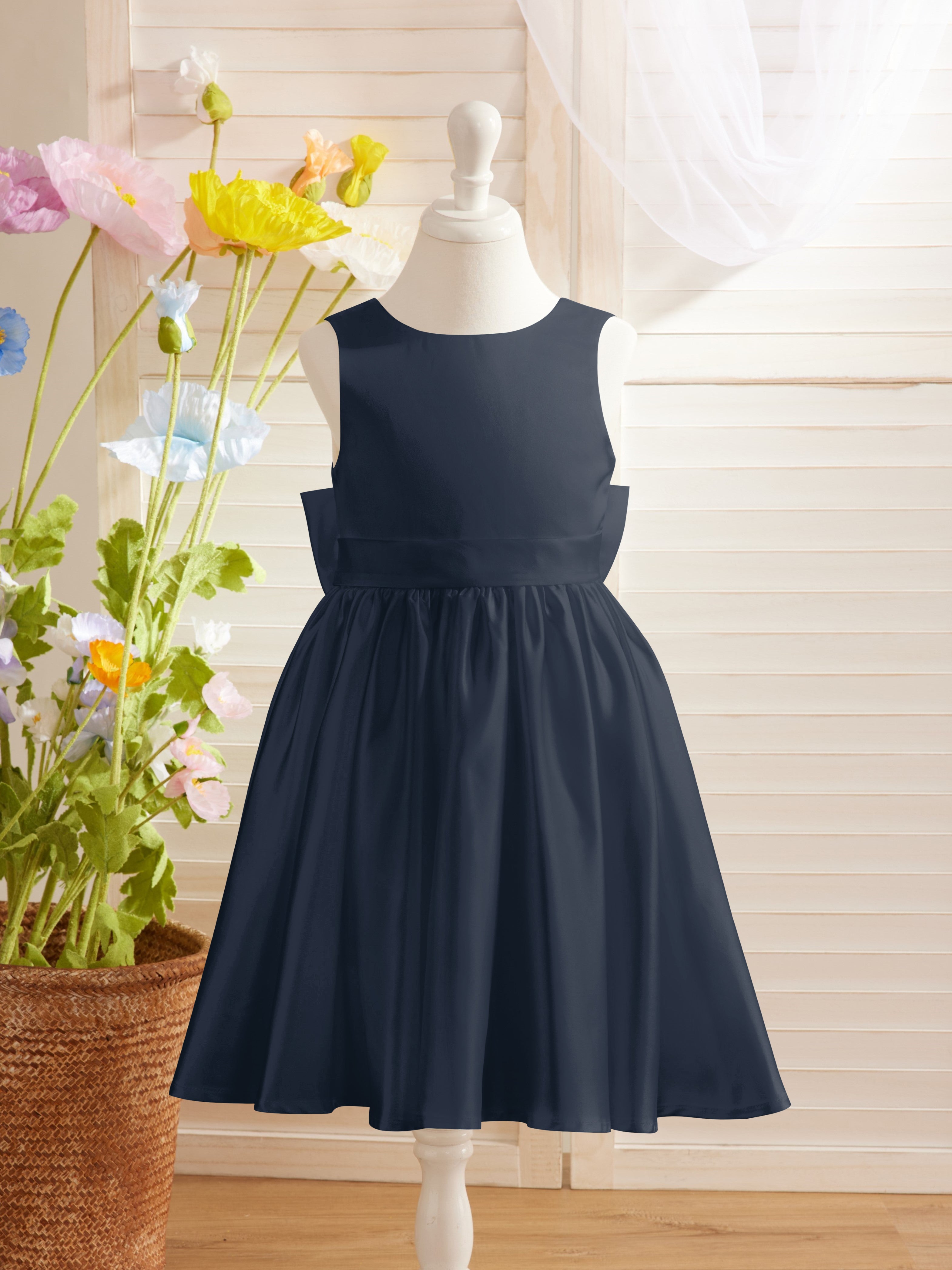 Elegante vestido de niña de las flores de satén con corte en A, espalda en V y lazo, hasta la rodilla 
