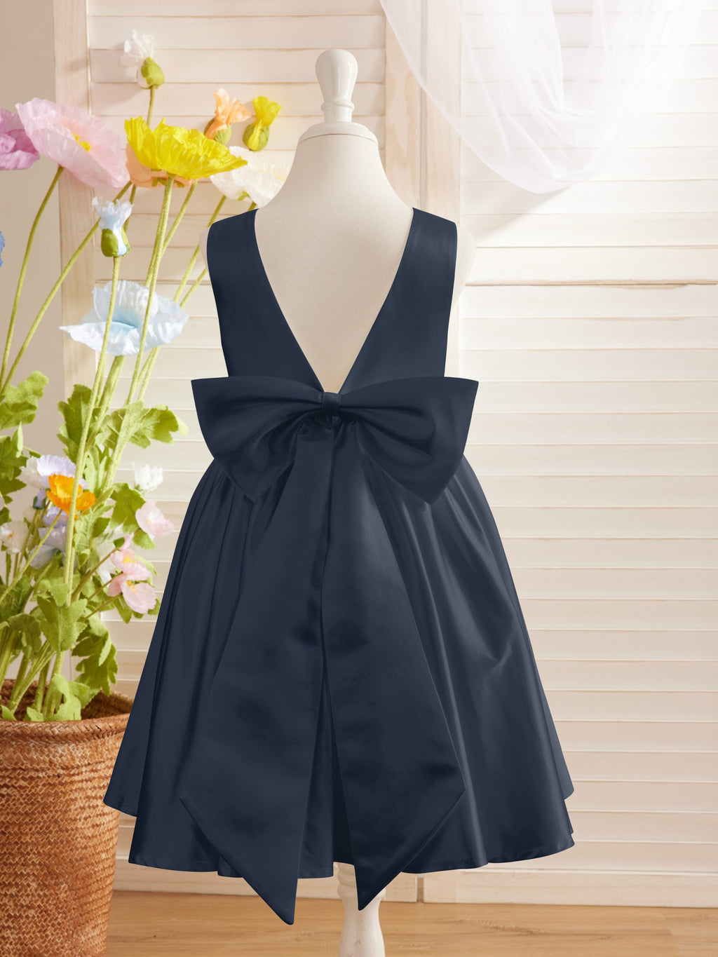 Elegante vestido de niña de las flores de satén con corte en A, espalda en V y lazo, hasta la rodilla 