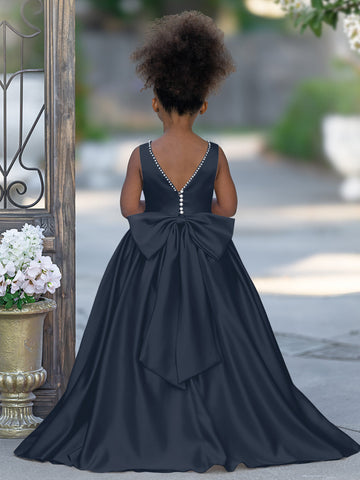 Vestido rosa sin mangas de satén con escote con cuentas y detalle de lazo 