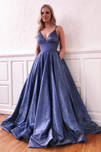 Vestido de noche largo hasta el suelo con lentejuelas, escote en V y corte en A, con tirantes finos.