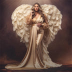Foto de elegante vestido de noche premamá de satén corte sirena con mangas abullonadas rosas desmontables y un solo hombro.