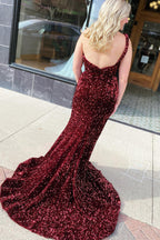 Robe de bal fourreau asymétrique rouge à sequins avec fente.
