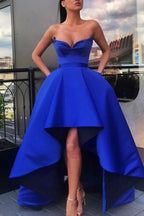 Vestido rojo de fiesta con escote corazón y corte asimétrico