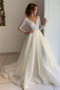 Robe de mariée en dentelle à manches longues ornée de perles