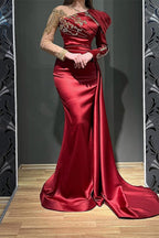 Robe de soirée sirène rouge à manches longues et perles