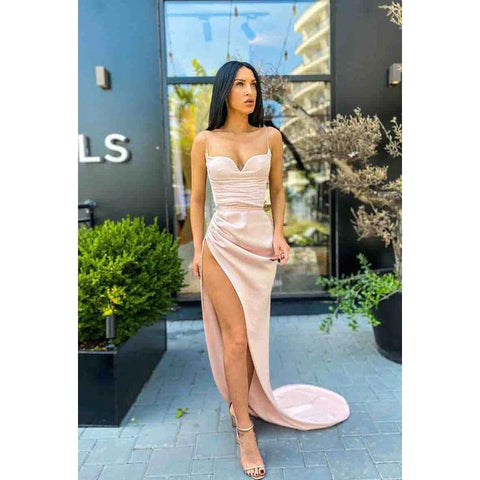 Robe de soirée longue froncée à bretelles spaghetti et fente