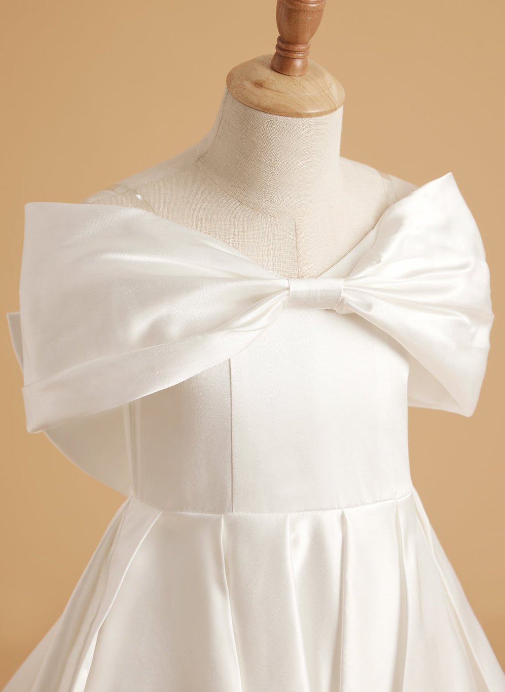 Robe de bal princesse élégante en satin ivoire avec traîne et nœud pour demoiselles d'honneur 