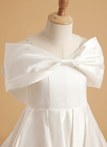 Elegante vestido de princesa de satén marfil con cola y lazo para niñas de las flores 