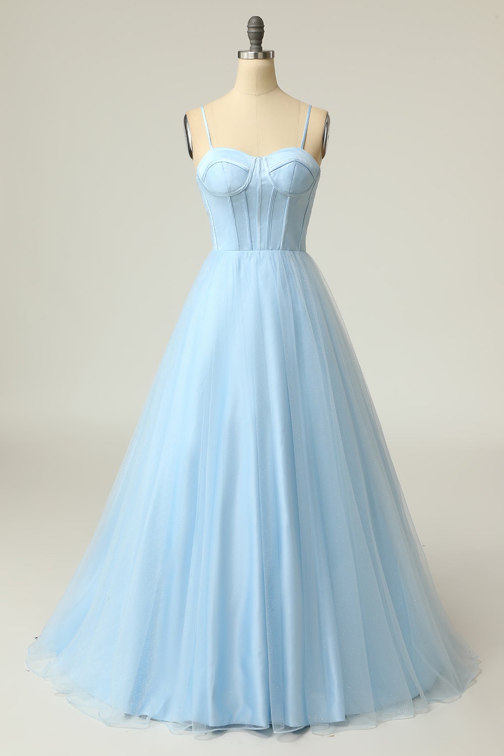 Vestido largo de fiesta lila claro con tirantes finos y corte en A