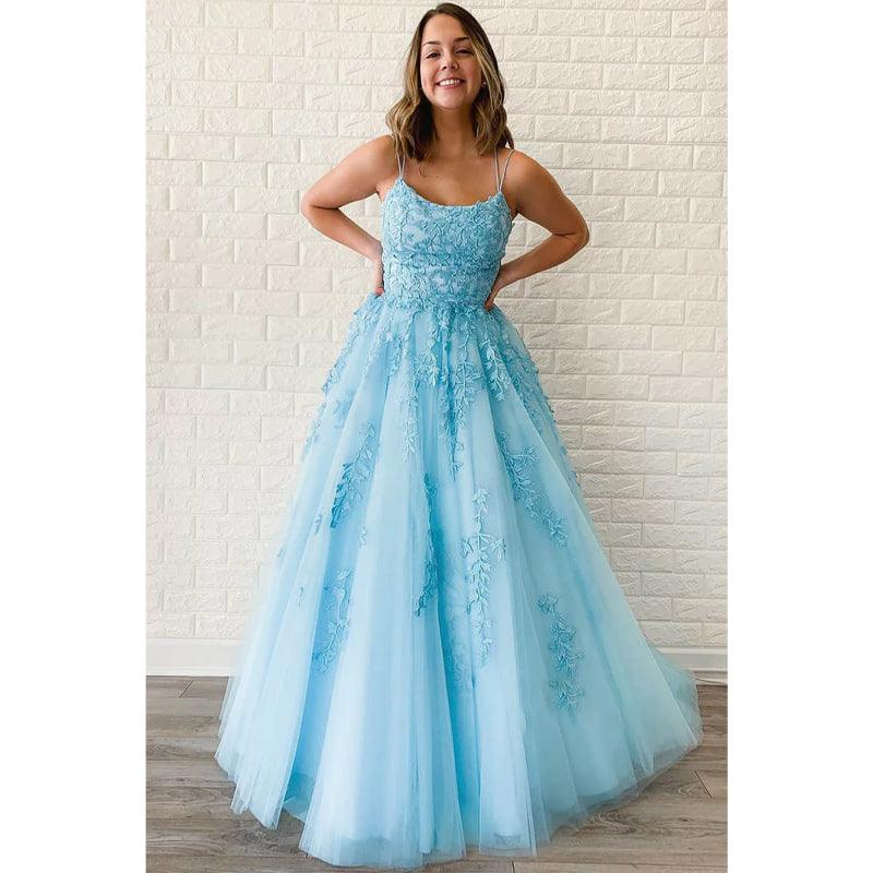Vestido de fiesta largo con escote en A y apliques de tul azul cielo 