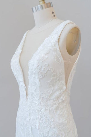 Vestidos de novia elegantes de sirena con apliques de tul y escote en V profundo 