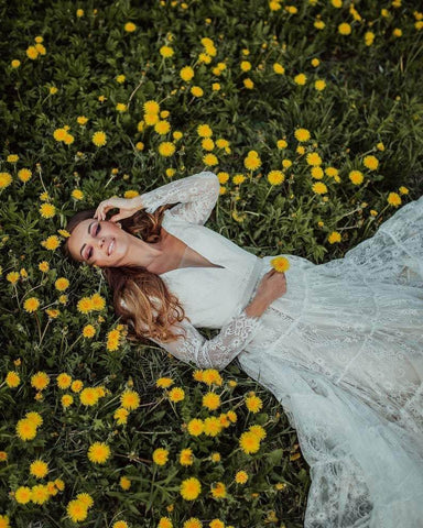 Robe de mariée bohème à décolleté plongeant et manches longues, style rustique WD373