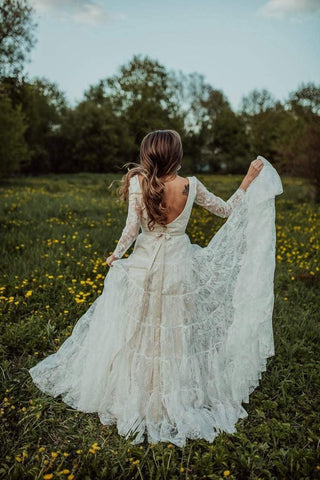 Robe de mariée bohème à décolleté plongeant et manches longues, style rustique WD373