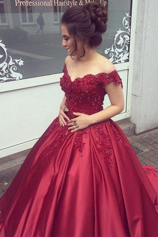 Vestidos de gala de baile con delicados hombros descubiertos y bordados de cuentas