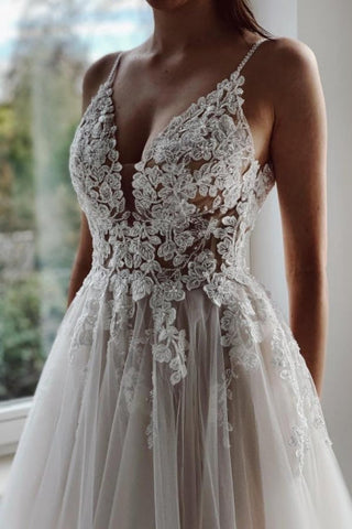 Vestidos de novia de diseño, corte en A, con apliques, escote en V y encaje.