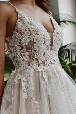 Vestidos de novia de diseño, corte en A, con apliques, escote en V y encaje.