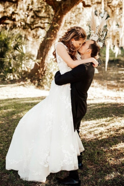 Designer A-Line Boho V-neck Straps Wedding Dresses With Lace