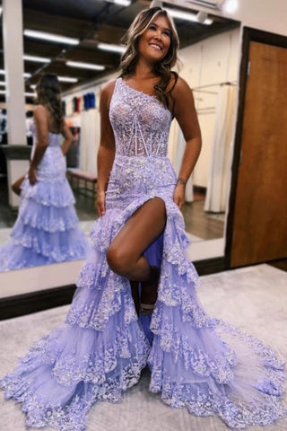 Superbe robe de bal en satin sans manches avec volants fendus