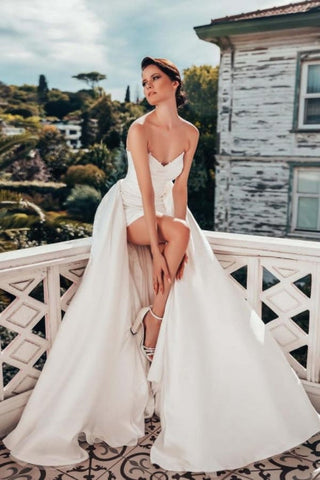 Robe de mariée trapèze en satin sans manches avec dentelle, de créateur