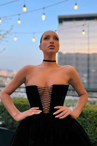 Vestido de fiesta corto negro de diseñador, sin mangas, corte en A