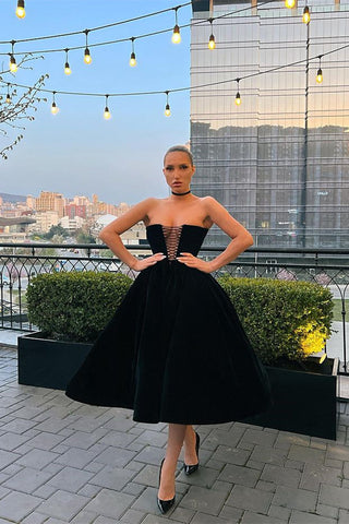 Vestido de fiesta corto negro de diseñador, sin mangas, corte en A