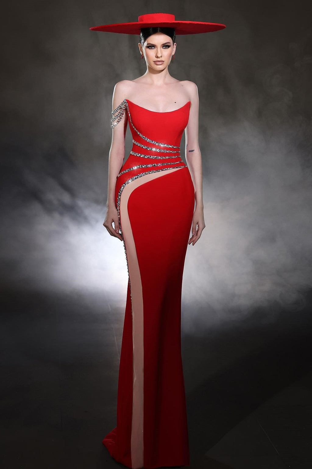 Robe de bal rouge asymétrique en tulle et satin, sans manches, avec perles