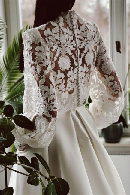 Robes de mariée longues en dentelle, coupe trapèze, col montant et manches longues, signées de créateurs