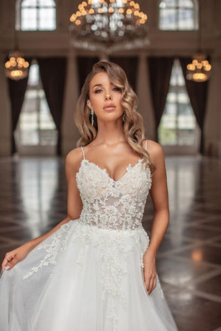 Vestidos de novia largos de diseñador, corte en A, escote en V, tul sin mangas con encaje