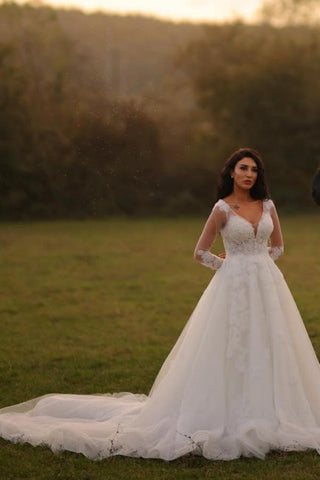 Vestidos de novia de encaje blanco de corte largo, corte en A, escote en V y mangas largas, diseñados por diseñadores.