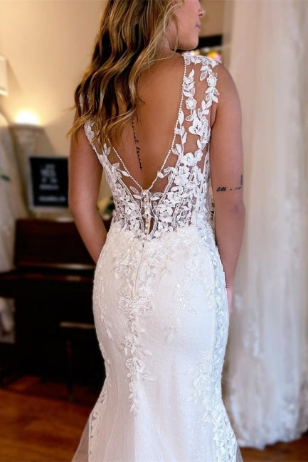Vestidos de novia largos de sirena con escote en V, espalda descubierta, encaje, sin mangas y con cola.