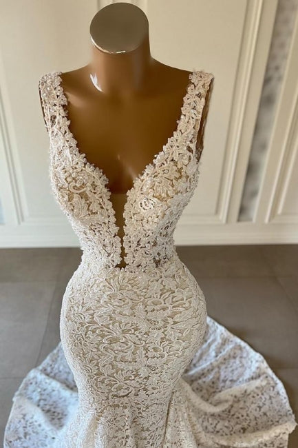 Robe de mariée sirène longue sans manches à col en V et dentelle, de créateur