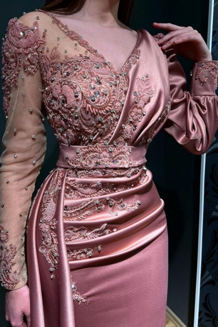Robe de soirée longue rose en dentelle et perles, à manches longues, de créateur
