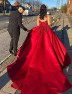 Vestido de novia largo rojo de encaje estilo princesa con tirantes finos y corte en A de diseñador