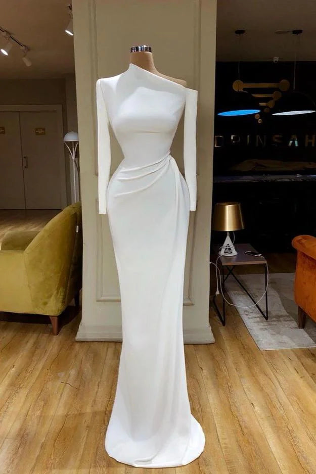 Vestido de fiesta largo blanco de sirena con un solo hombro y mangas largas, de diseñador.