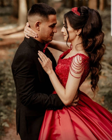 Vestidos de novia rojos de corte A sin mangas con encaje, de diseñador.