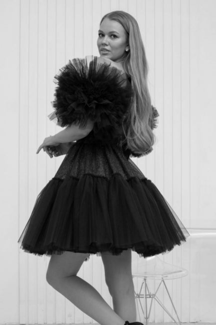 Robes de soirée courtes noires à épaules dénudées en tulle pailleté de créateur